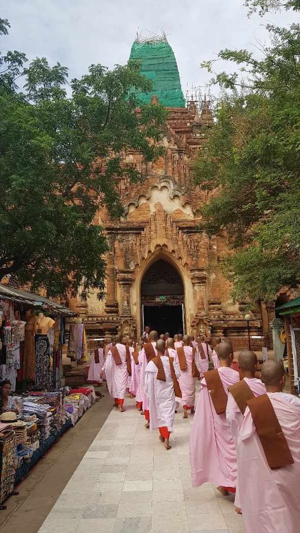 틸로민로 사원