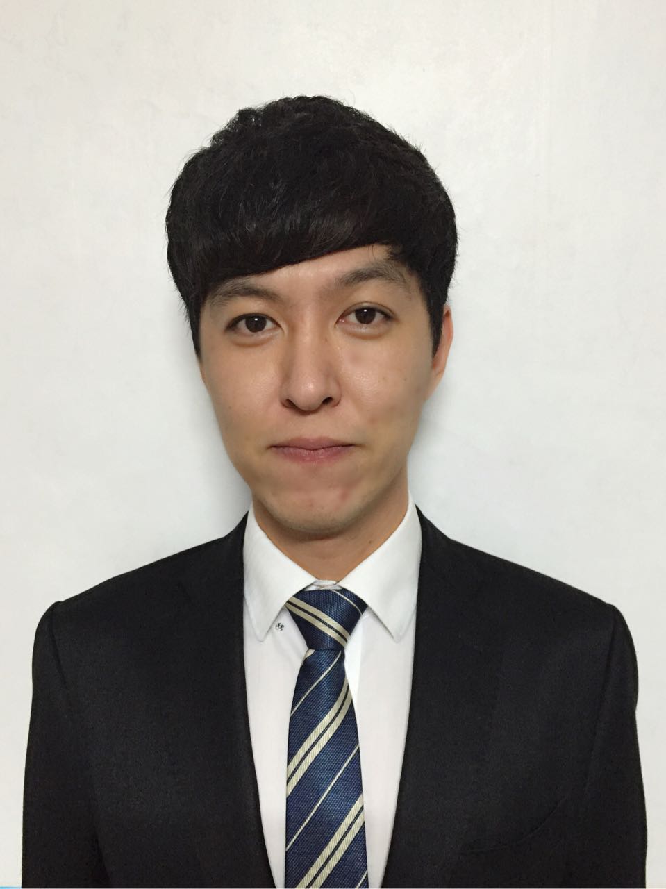 김 호 